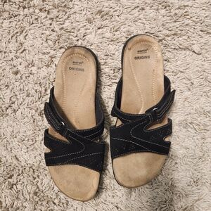 Earth Origins Women's Black and Tan Sandals